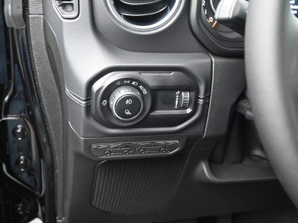 new 2025 Jeep Gladiator car, priced at $44,857
