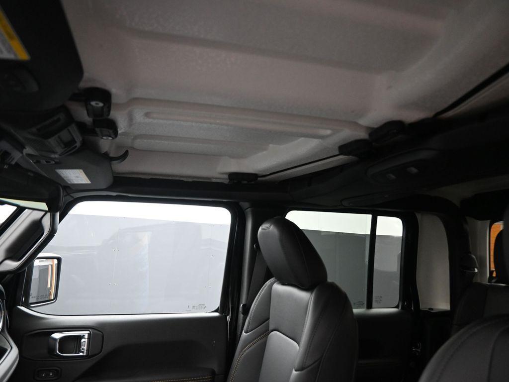 new 2025 Jeep Gladiator car, priced at $44,857