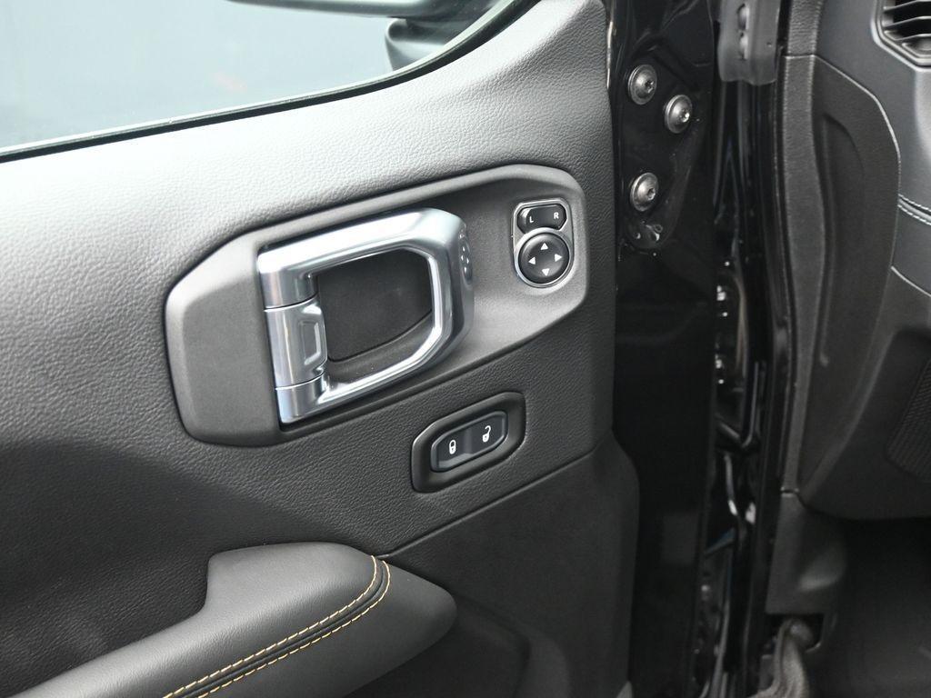new 2025 Jeep Gladiator car, priced at $44,857