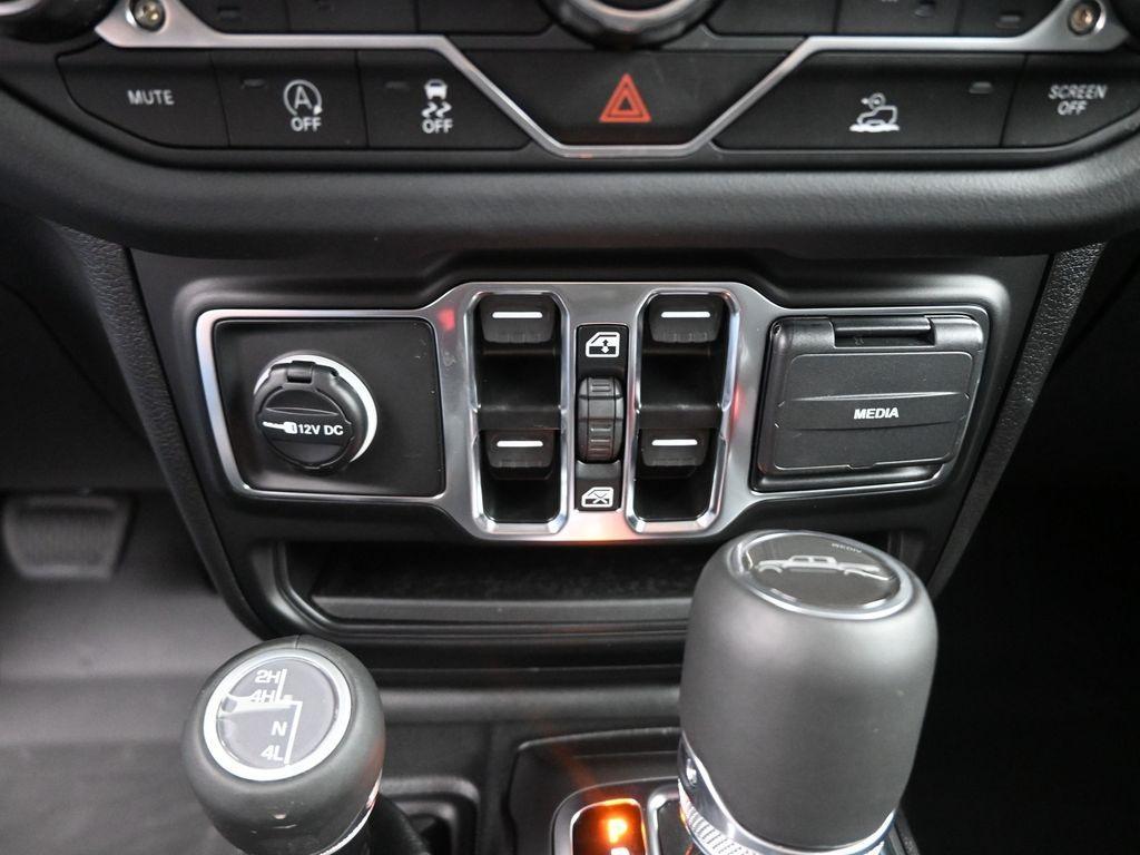 new 2025 Jeep Gladiator car, priced at $44,857