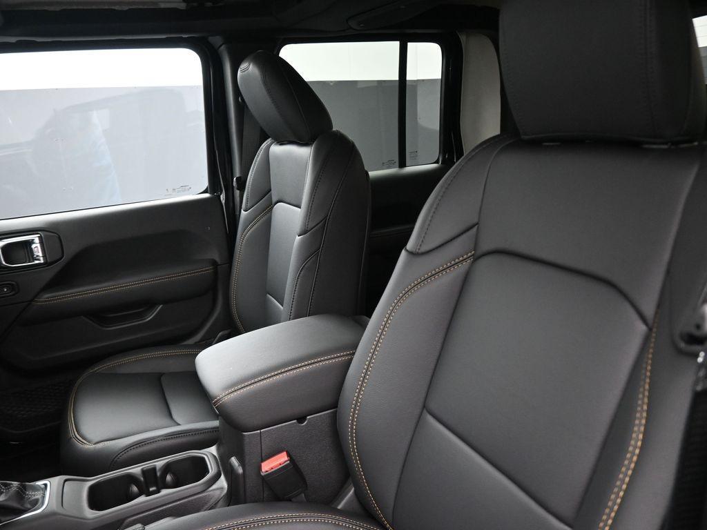 new 2025 Jeep Gladiator car, priced at $44,857