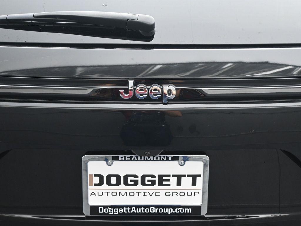 used 2022 Jeep Grand Cherokee car, priced at $28,868