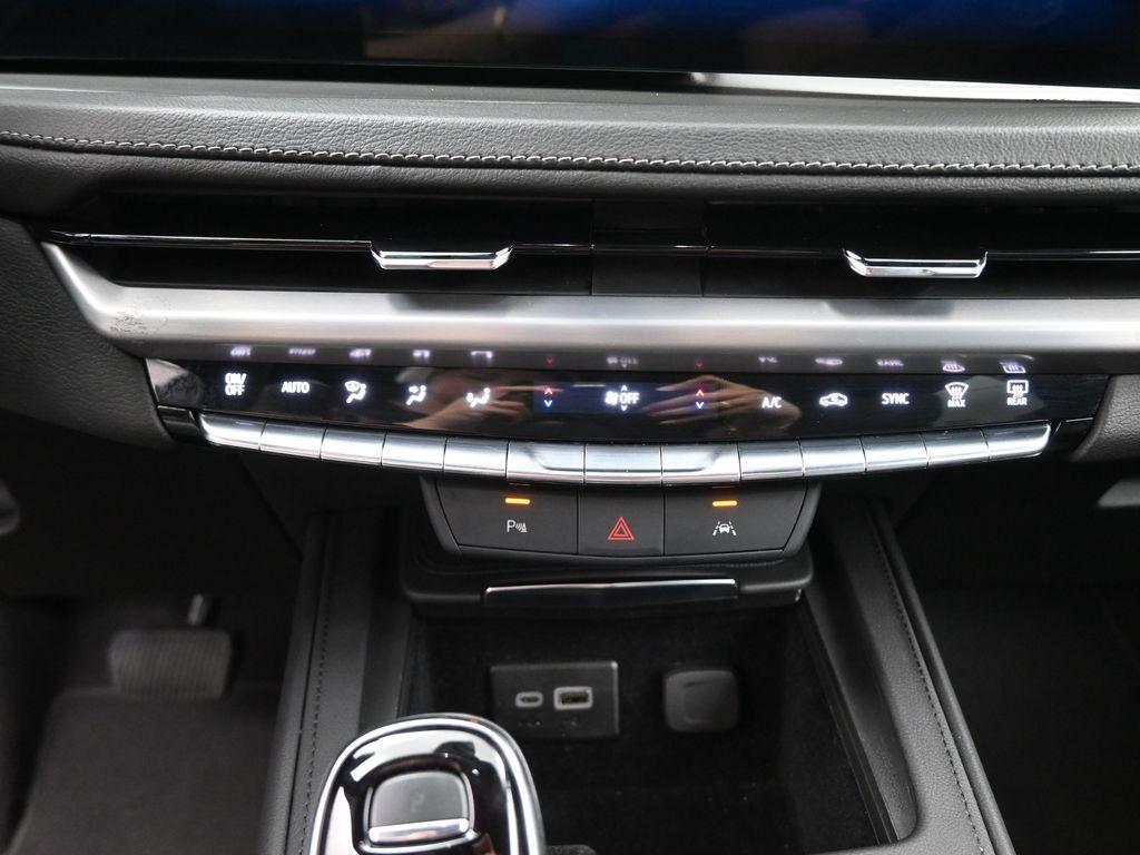 used 2024 Cadillac XT4 car, priced at $36,623