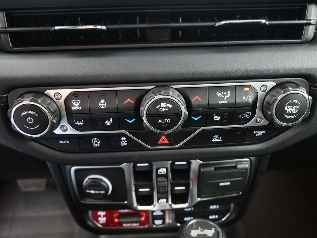 new 2025 Jeep Wrangler car, priced at $53,123