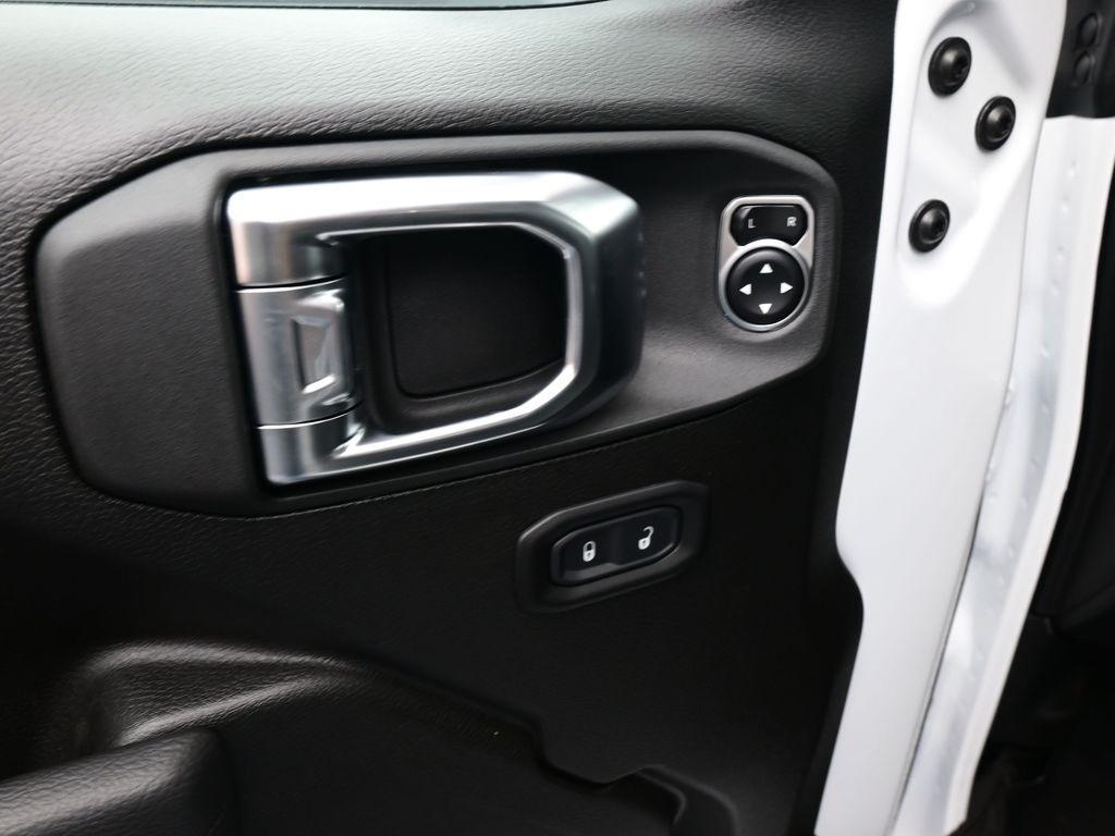 new 2025 Jeep Wrangler car, priced at $53,123