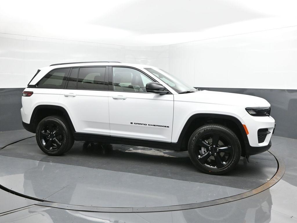 new 2025 Jeep Grand Cherokee car, priced at $42,080