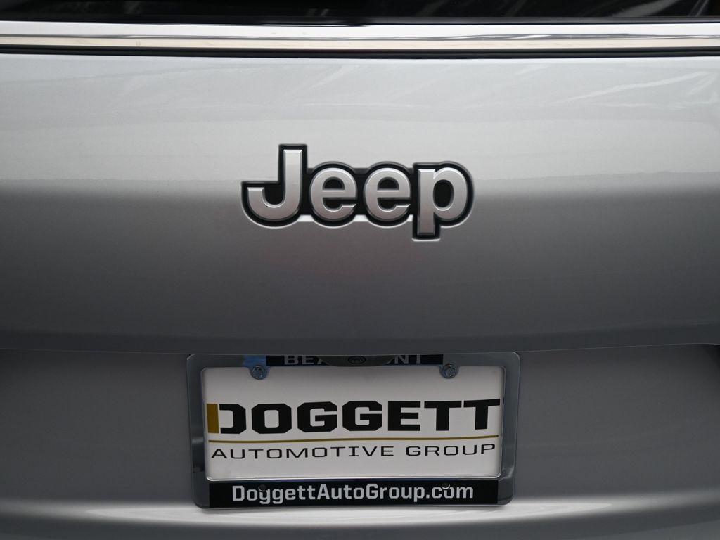 new 2025 Jeep Grand Cherokee L car, priced at $39,290