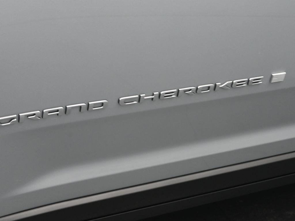 new 2025 Jeep Grand Cherokee L car, priced at $39,290