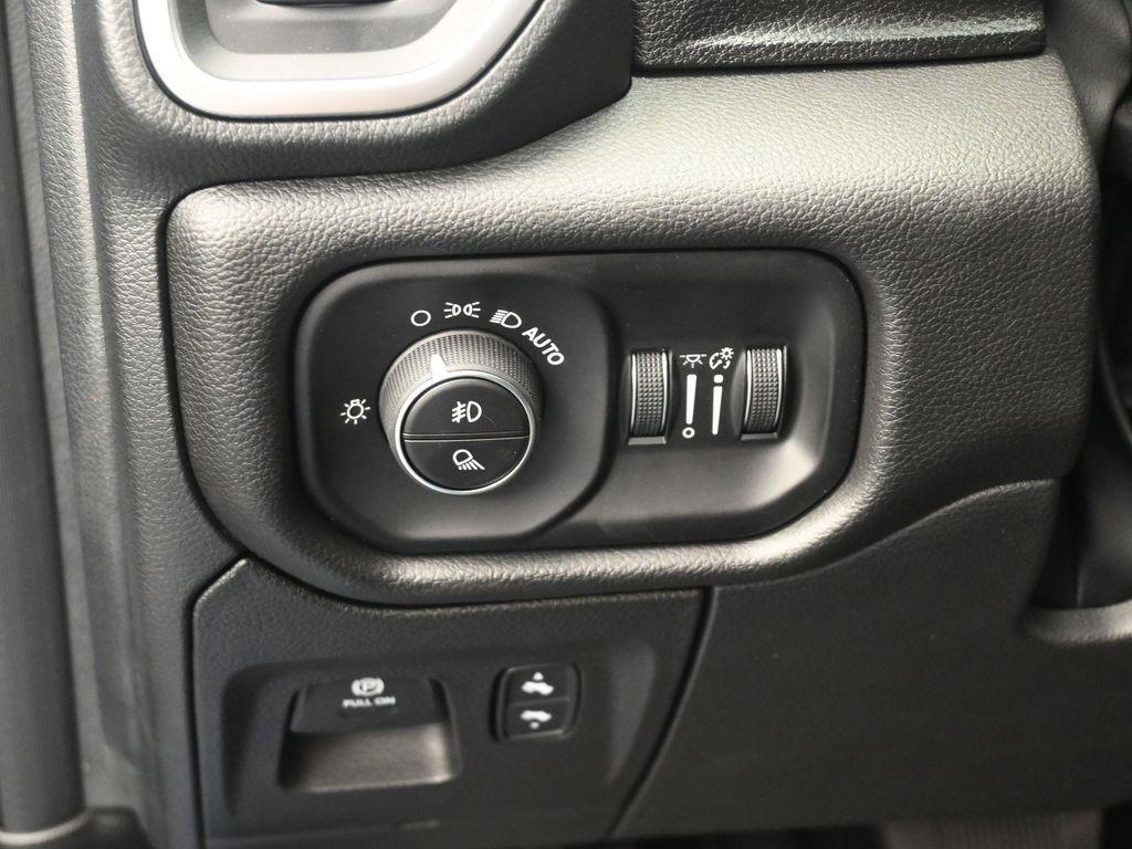 new 2025 Ram 1500 car, priced at $43,723