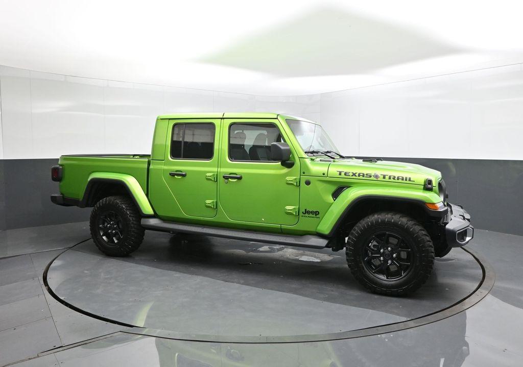 new 2025 Jeep Gladiator car, priced at $48,990