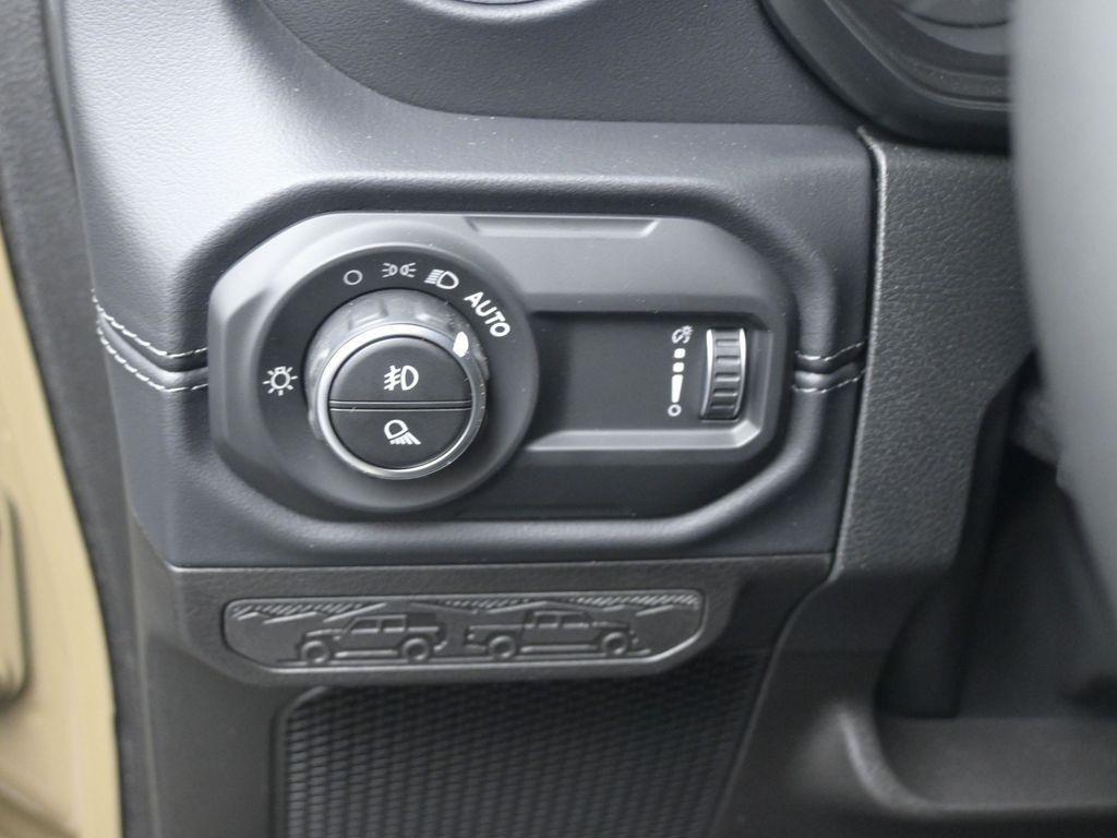 new 2025 Jeep Gladiator car, priced at $45,045