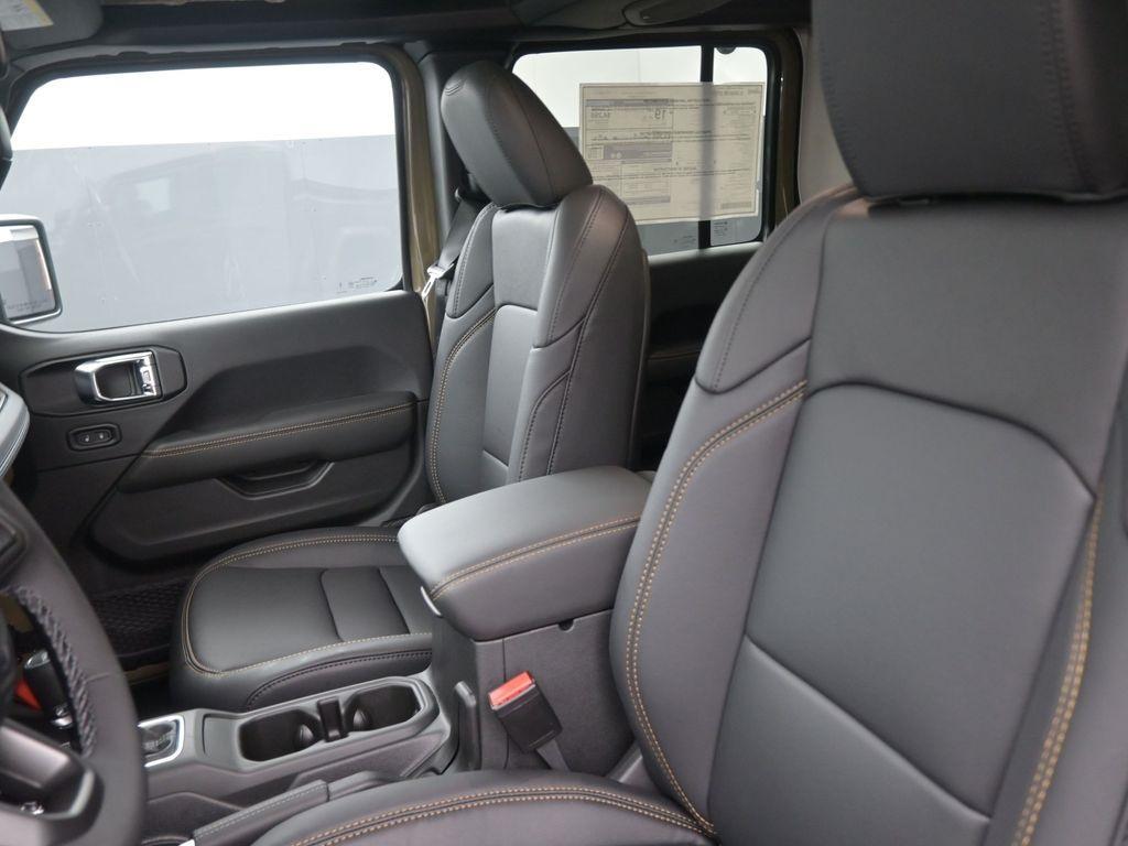 new 2025 Jeep Gladiator car, priced at $45,045