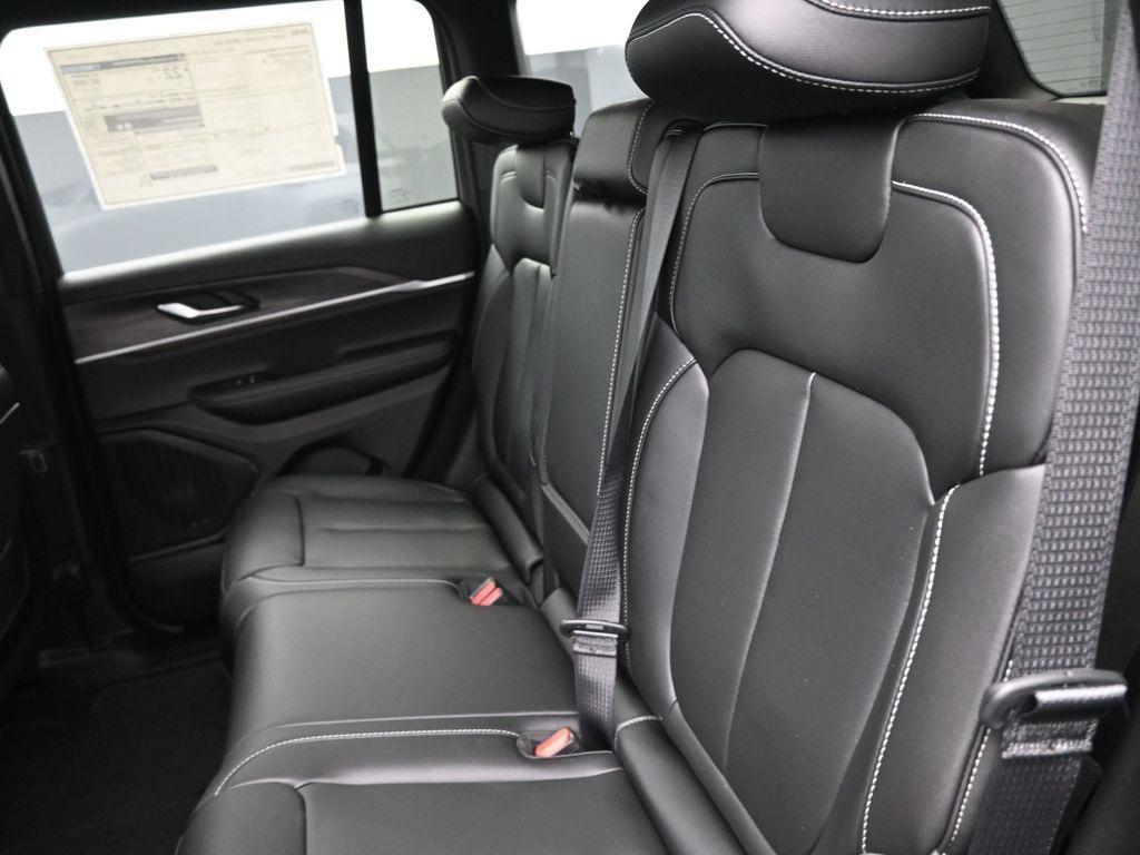 new 2025 Jeep Grand Cherokee car, priced at $43,978