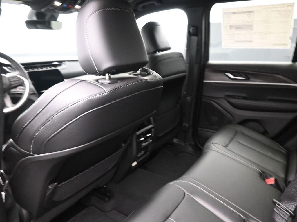 new 2025 Jeep Grand Cherokee car, priced at $43,978