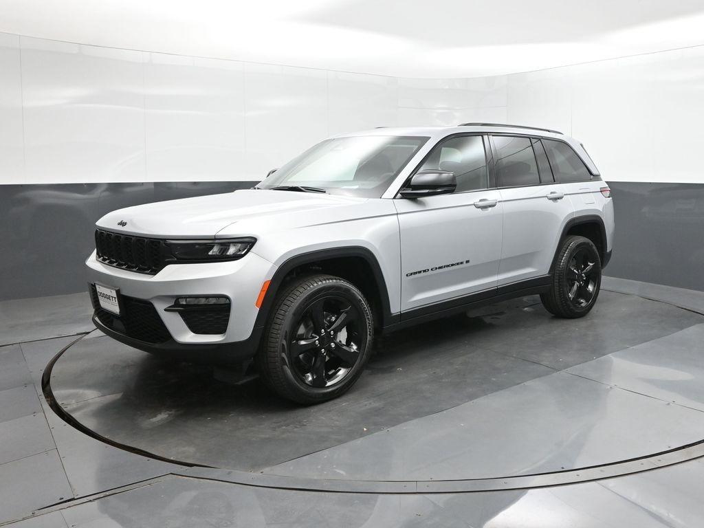new 2025 Jeep Grand Cherokee car, priced at $43,978