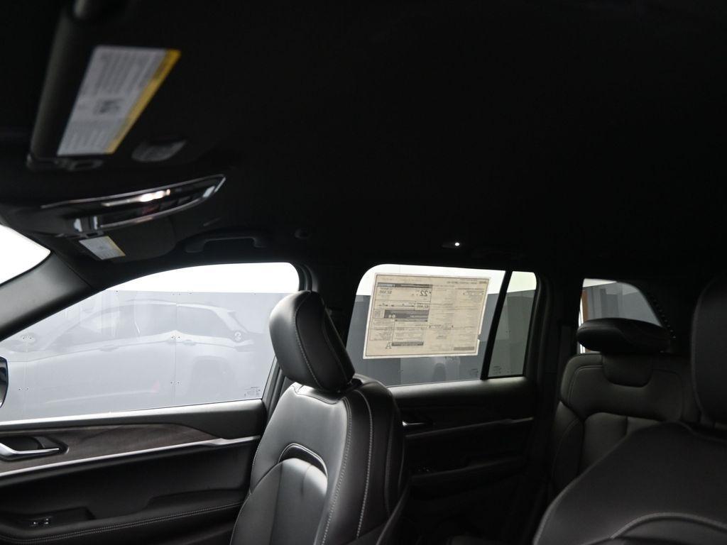 new 2025 Jeep Grand Cherokee car, priced at $43,978