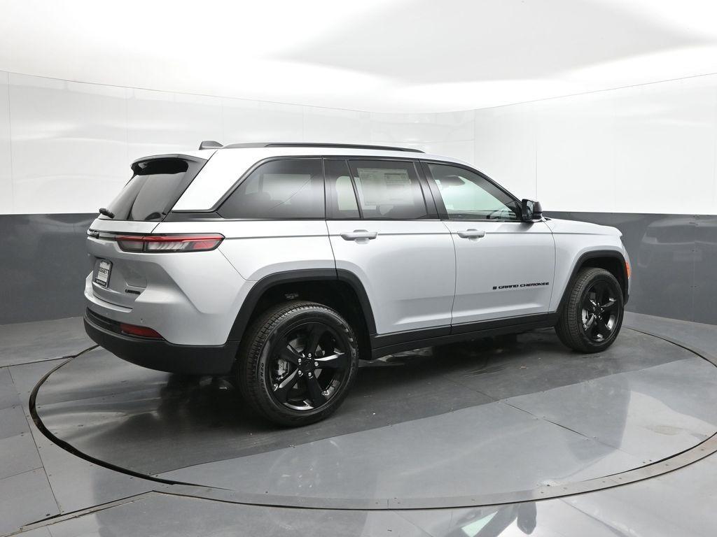 new 2025 Jeep Grand Cherokee car, priced at $43,978