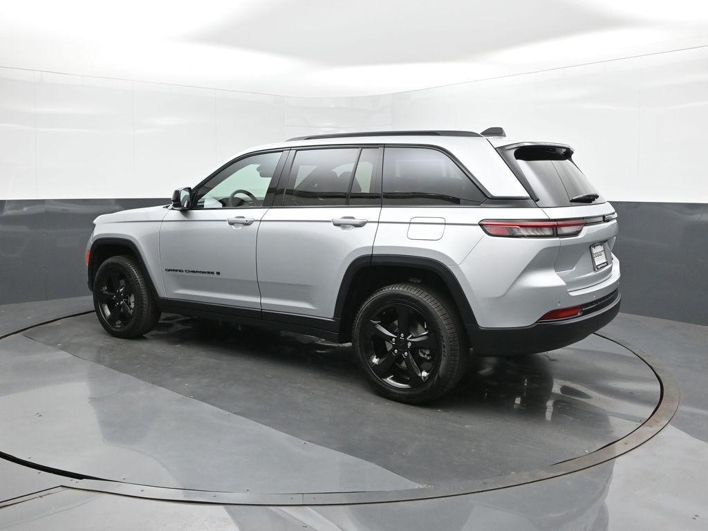 new 2025 Jeep Grand Cherokee car, priced at $43,978