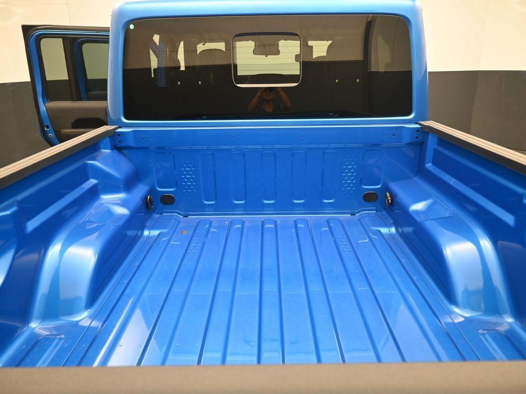 new 2025 Jeep Gladiator car, priced at $47,554