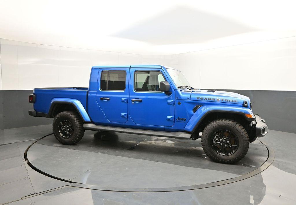new 2025 Jeep Gladiator car, priced at $47,554