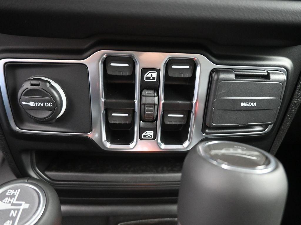 new 2025 Jeep Gladiator car, priced at $47,554