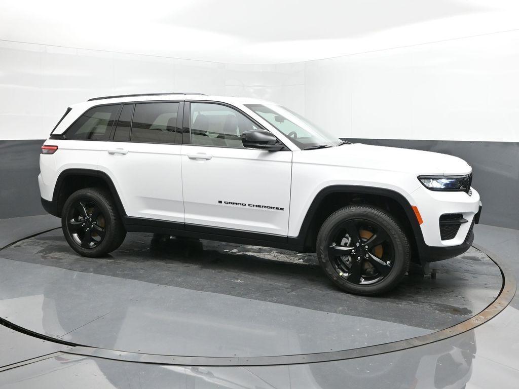 new 2025 Jeep Grand Cherokee car, priced at $44,080