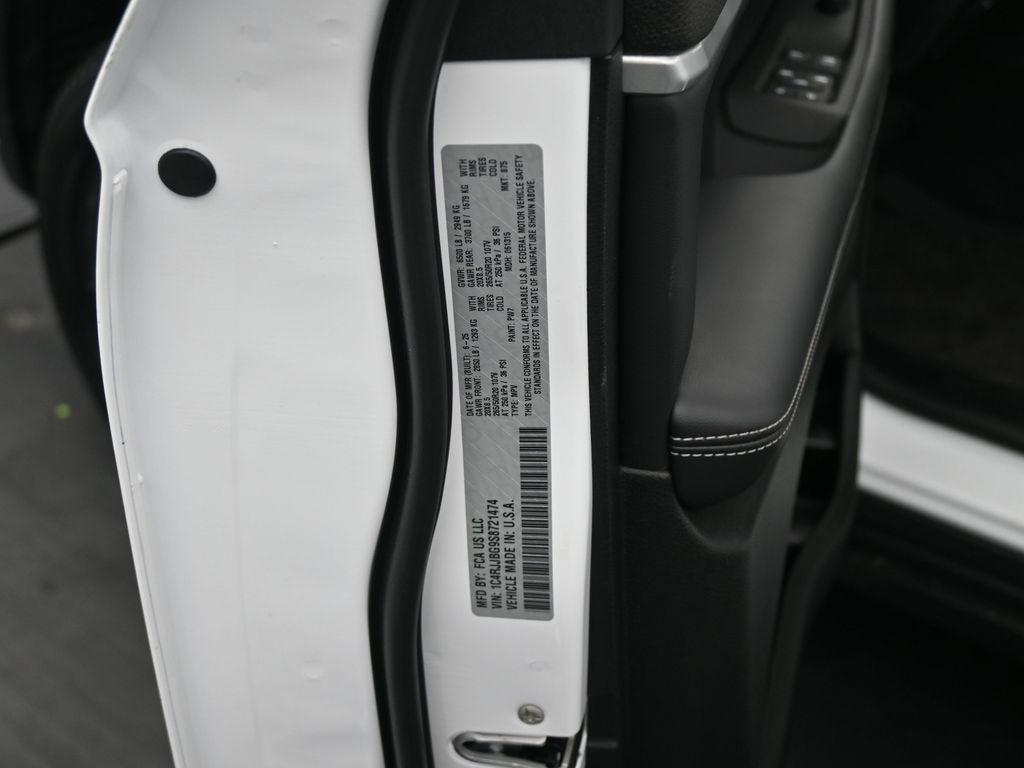new 2025 Jeep Grand Cherokee L car, priced at $45,687