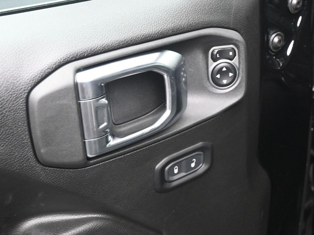 new 2025 Jeep Wrangler car, priced at $45,014
