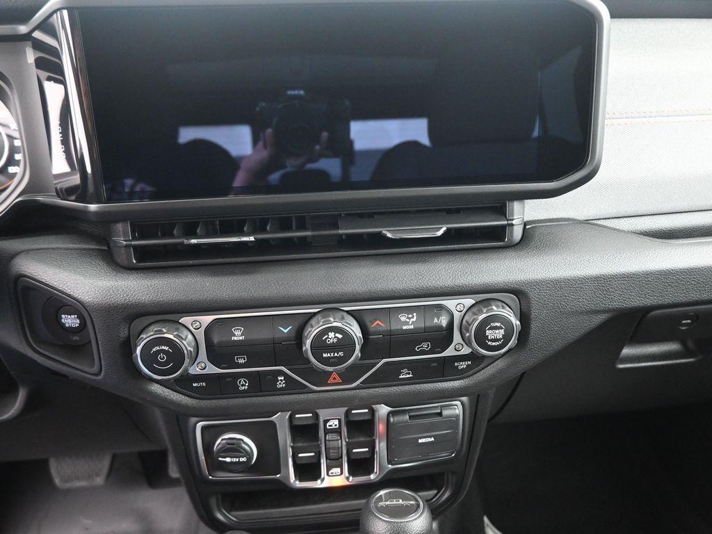 new 2025 Jeep Gladiator car, priced at $42,246