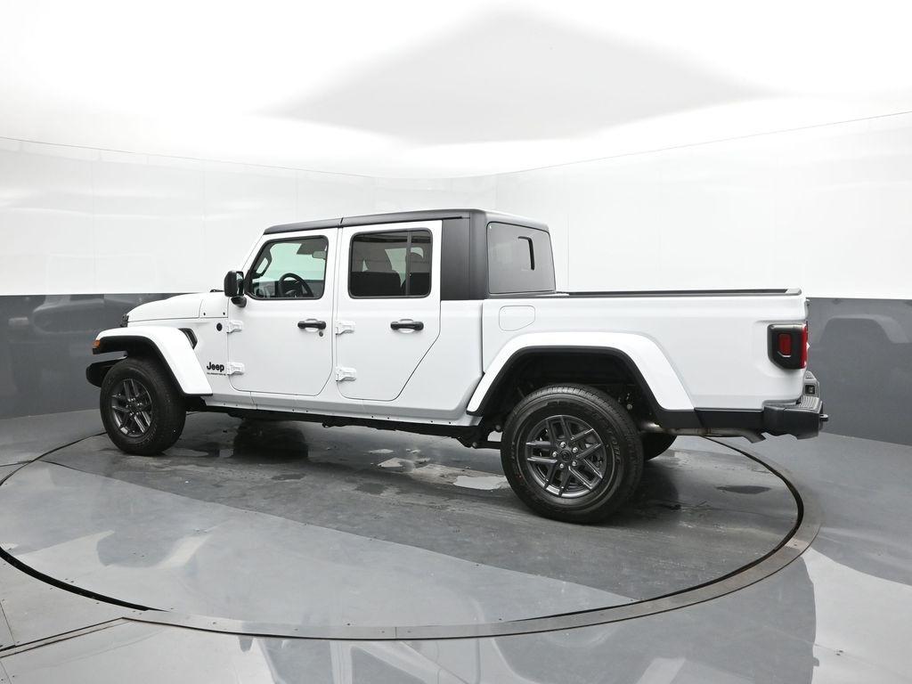 new 2025 Jeep Gladiator car, priced at $42,246