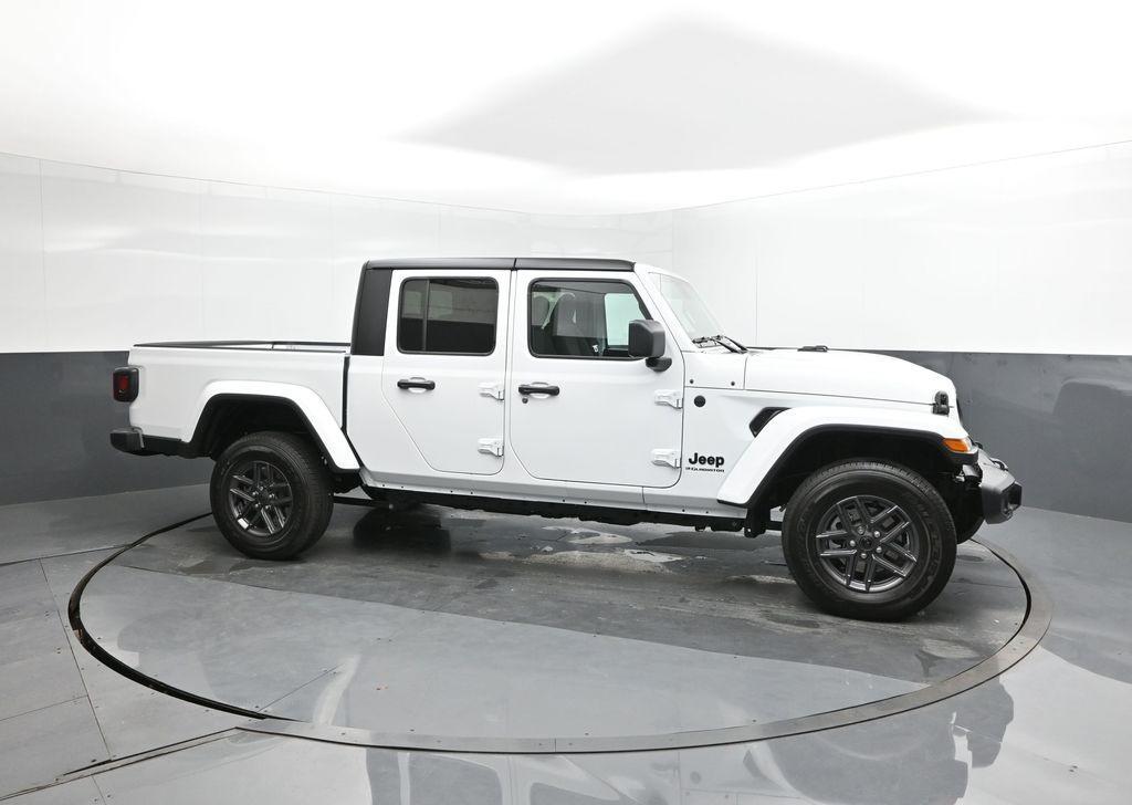 new 2025 Jeep Gladiator car, priced at $42,246