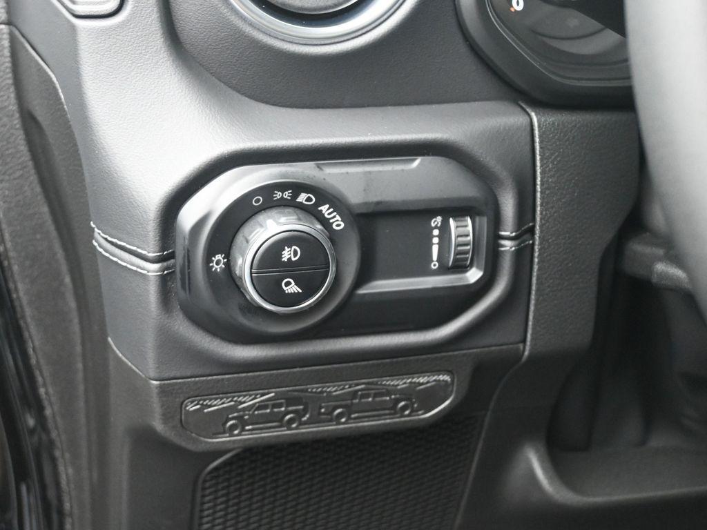 new 2025 Jeep Gladiator car, priced at $41,818