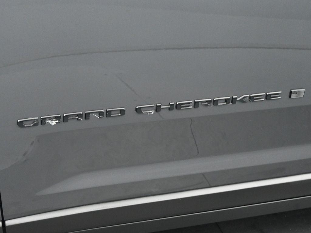 new 2025 Jeep Grand Cherokee car, priced at $45,375