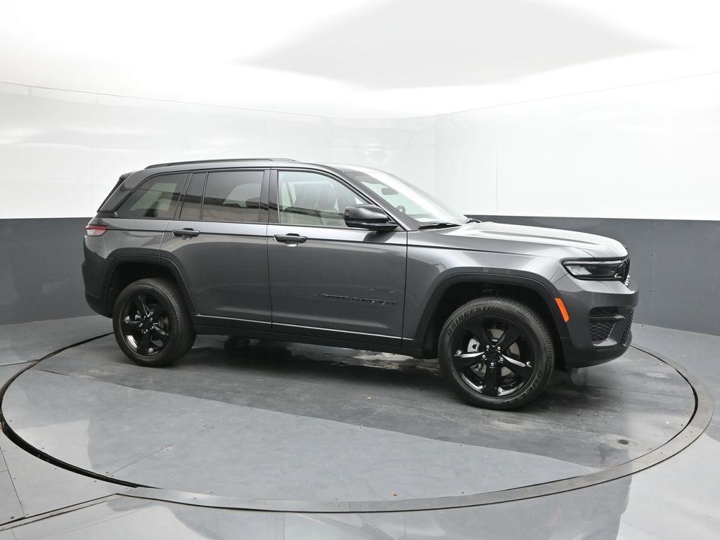 new 2025 Jeep Grand Cherokee car, priced at $45,375