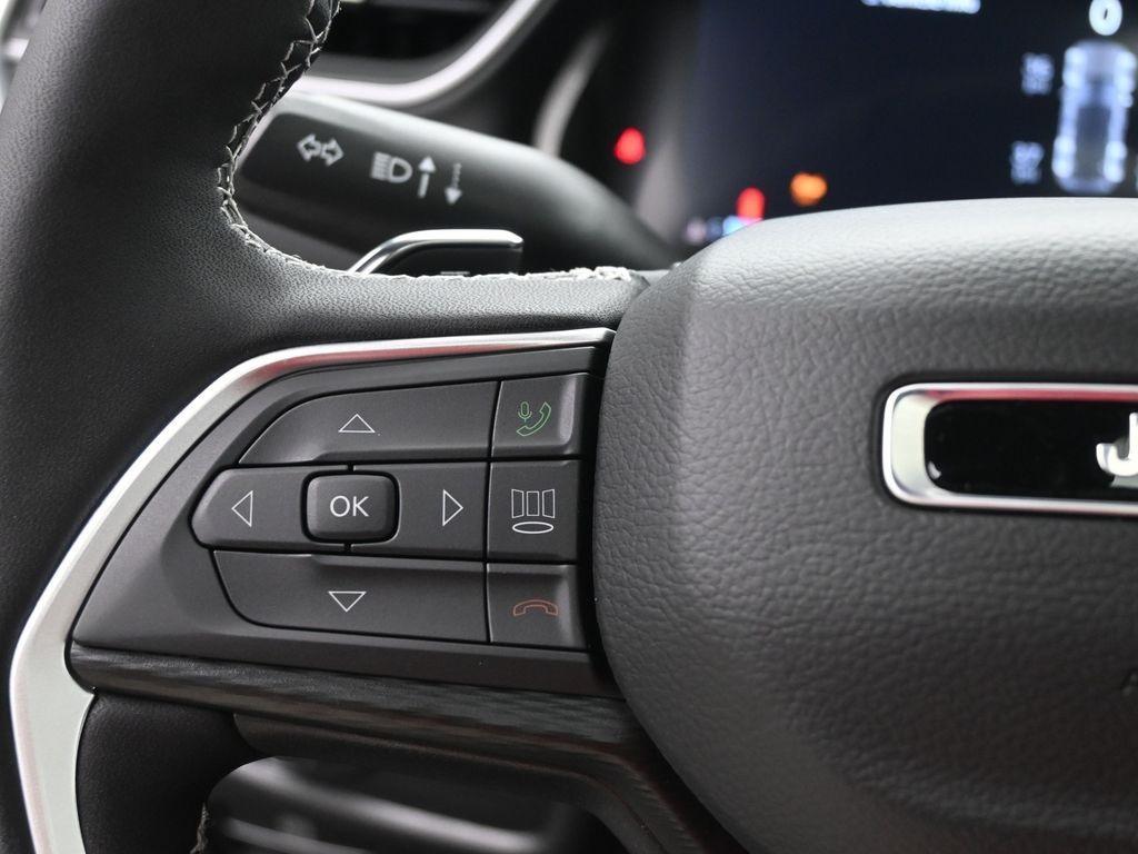 new 2025 Jeep Grand Cherokee car, priced at $45,375