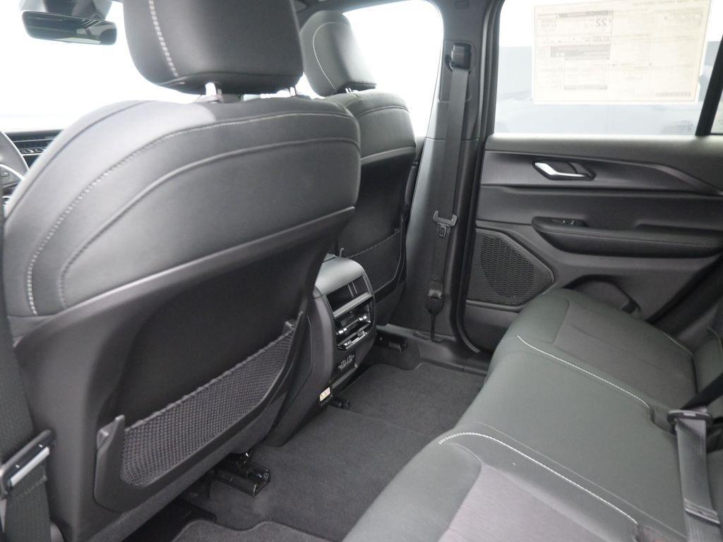 new 2025 Jeep Grand Cherokee car, priced at $37,105