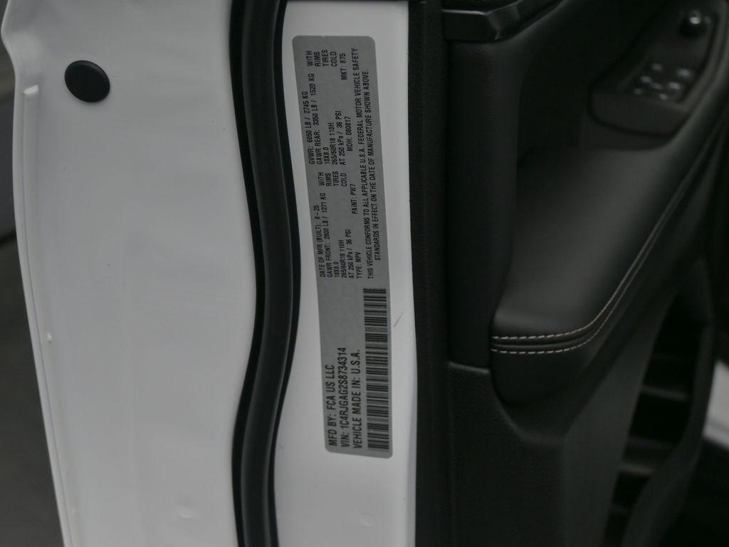 new 2025 Jeep Grand Cherokee car, priced at $37,105