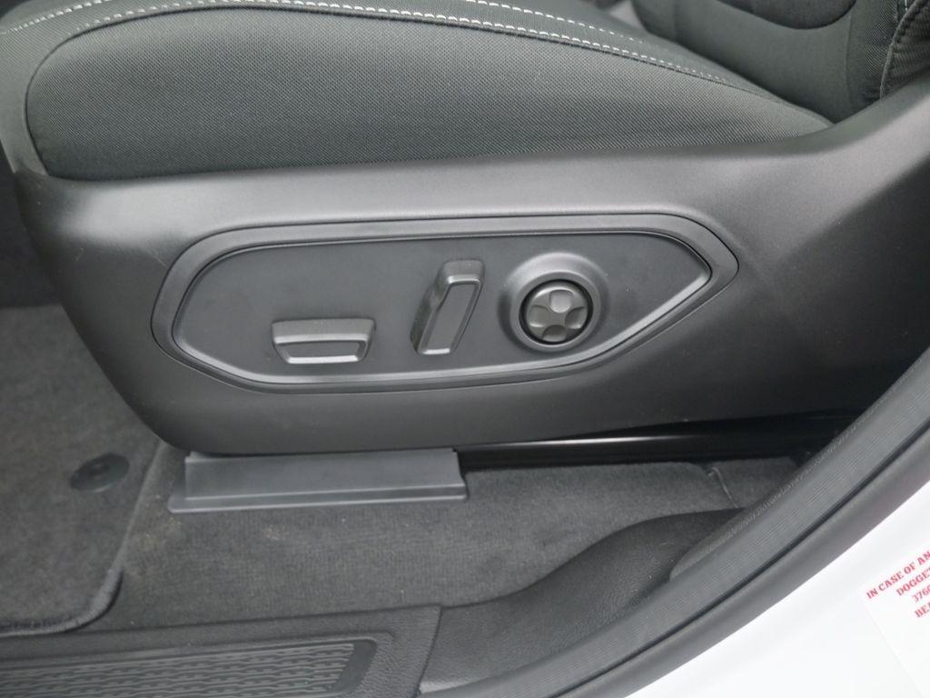 new 2025 Jeep Grand Cherokee car, priced at $37,105