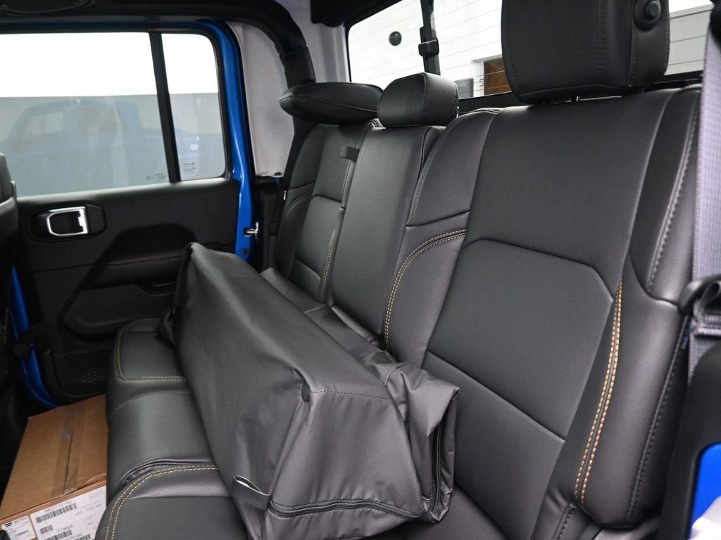 new 2025 Jeep Gladiator car, priced at $45,038