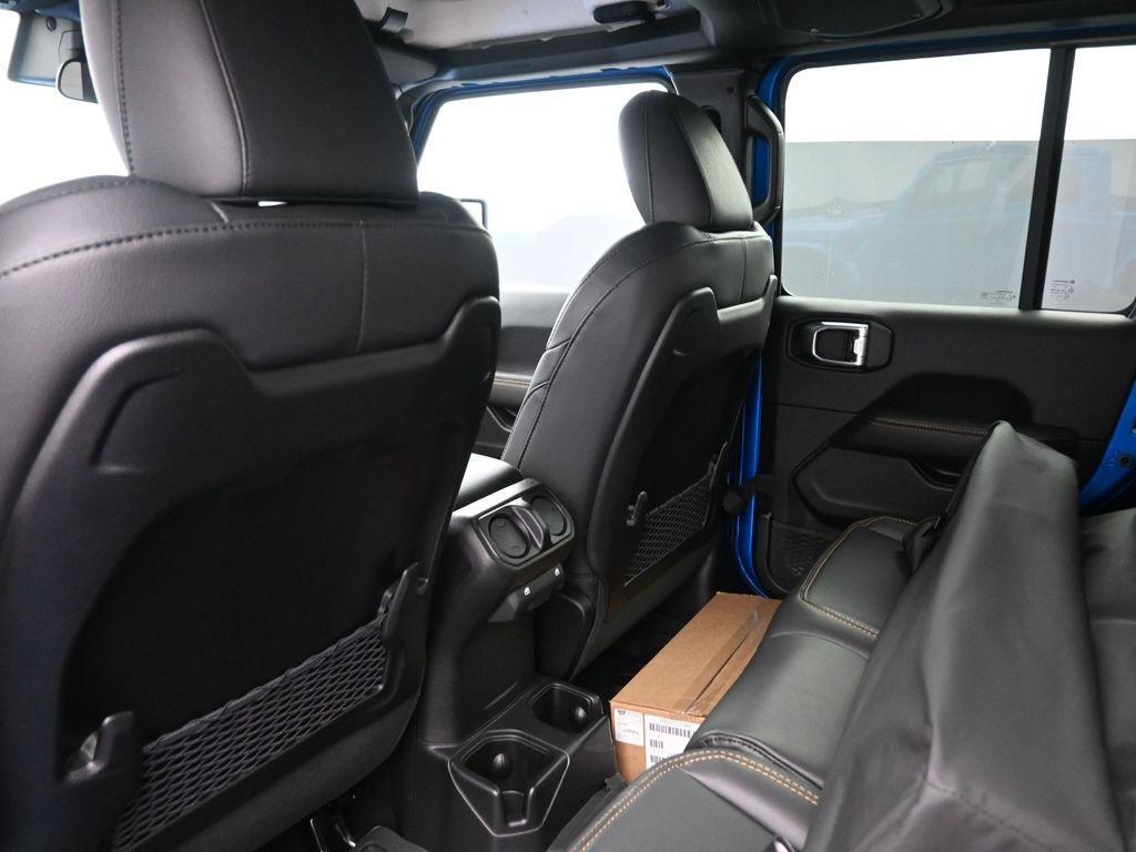 new 2025 Jeep Gladiator car, priced at $45,038