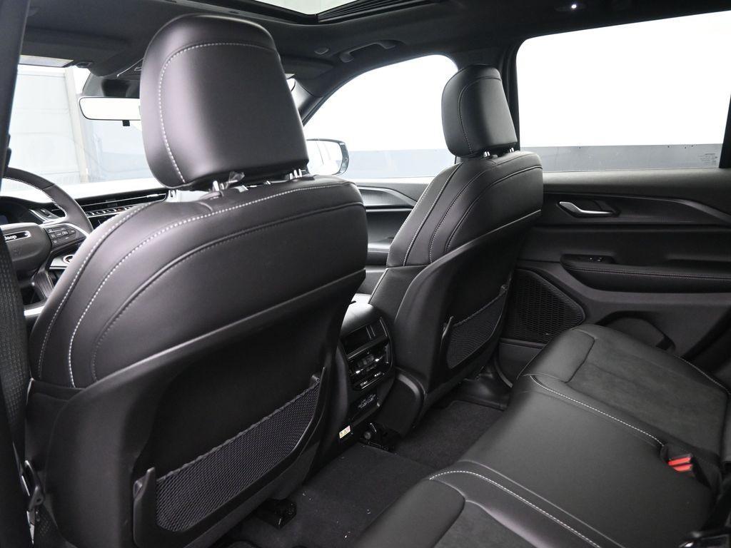 new 2025 Jeep Grand Cherokee car, priced at $39,568