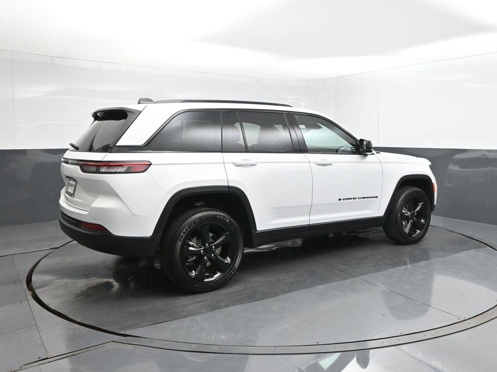 new 2025 Jeep Grand Cherokee car, priced at $39,568