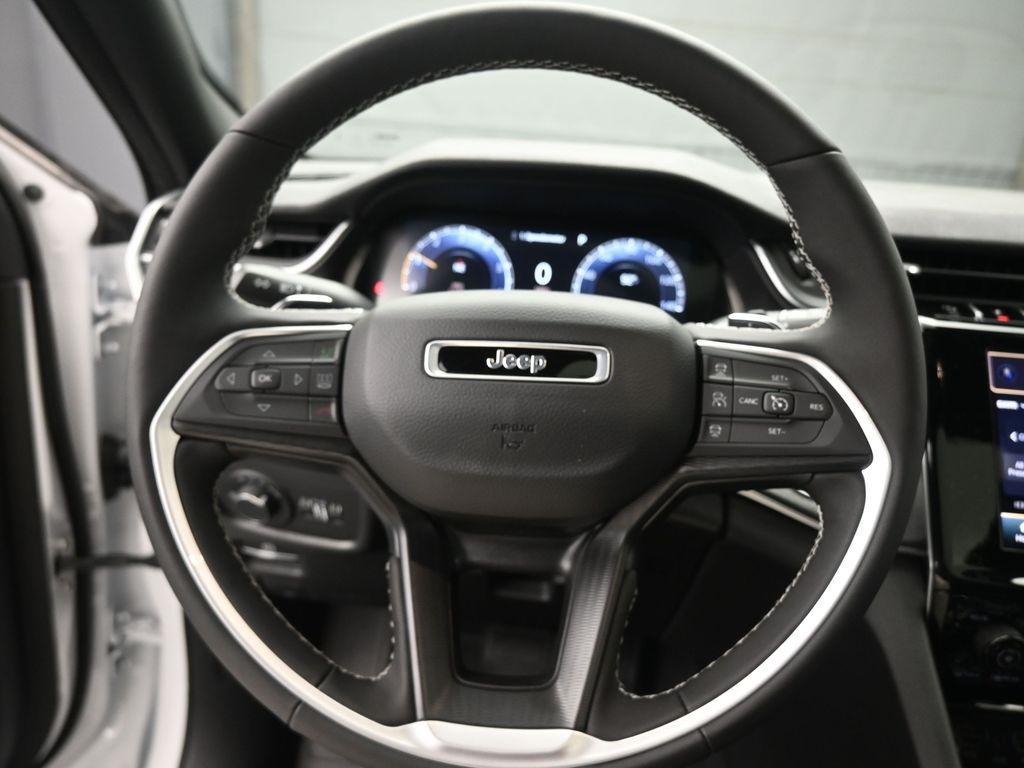 new 2025 Jeep Grand Cherokee car, priced at $39,568
