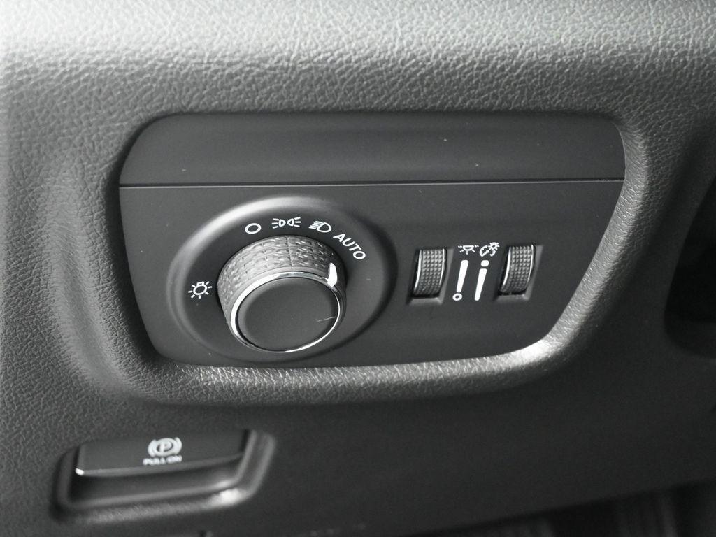 new 2025 Jeep Grand Cherokee car, priced at $39,568
