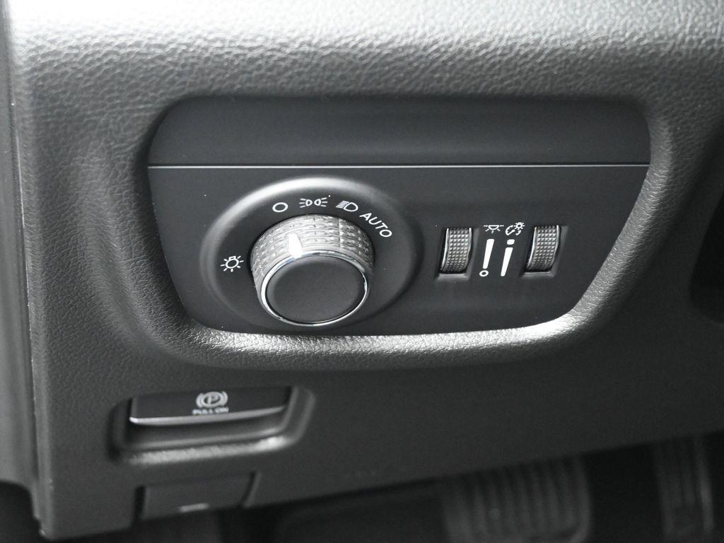 new 2025 Jeep Grand Cherokee car, priced at $45,375