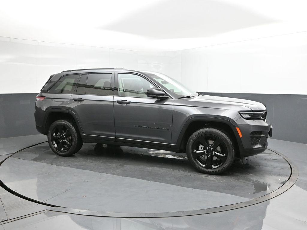 new 2025 Jeep Grand Cherokee car, priced at $45,375