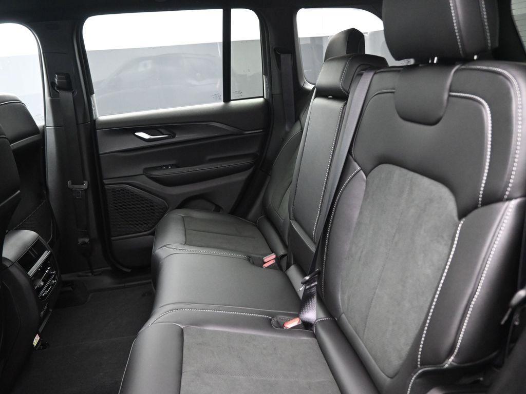 new 2025 Jeep Grand Cherokee car, priced at $45,375