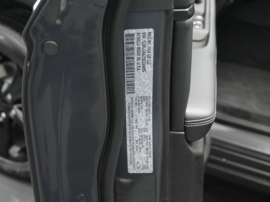 new 2025 Jeep Grand Cherokee car, priced at $45,375
