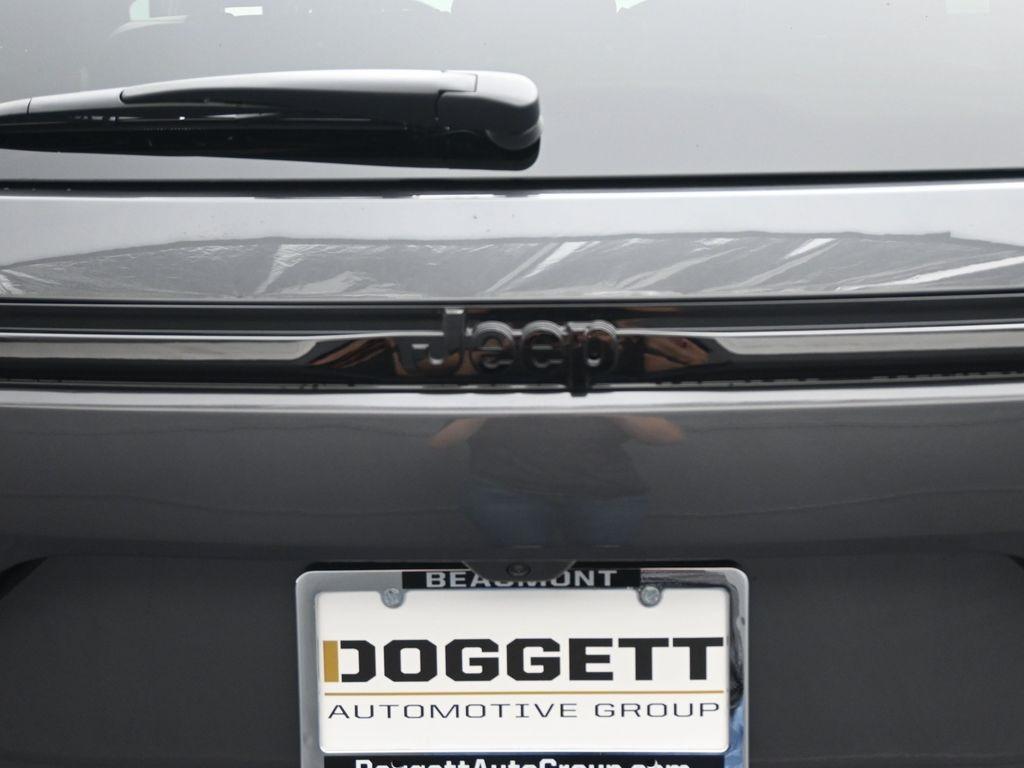 new 2025 Jeep Grand Cherokee car, priced at $45,375