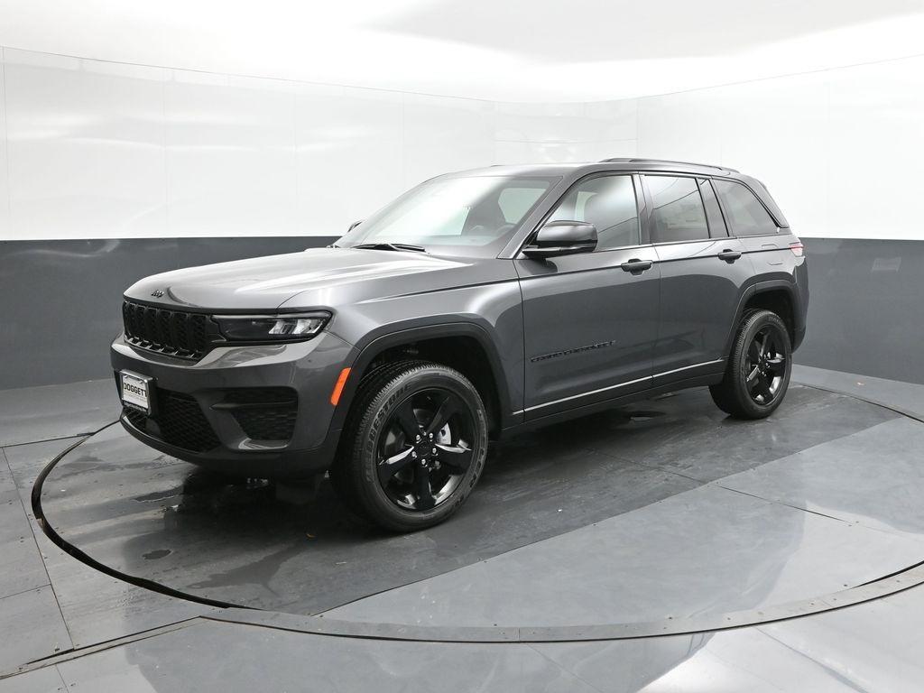 new 2025 Jeep Grand Cherokee car, priced at $45,375